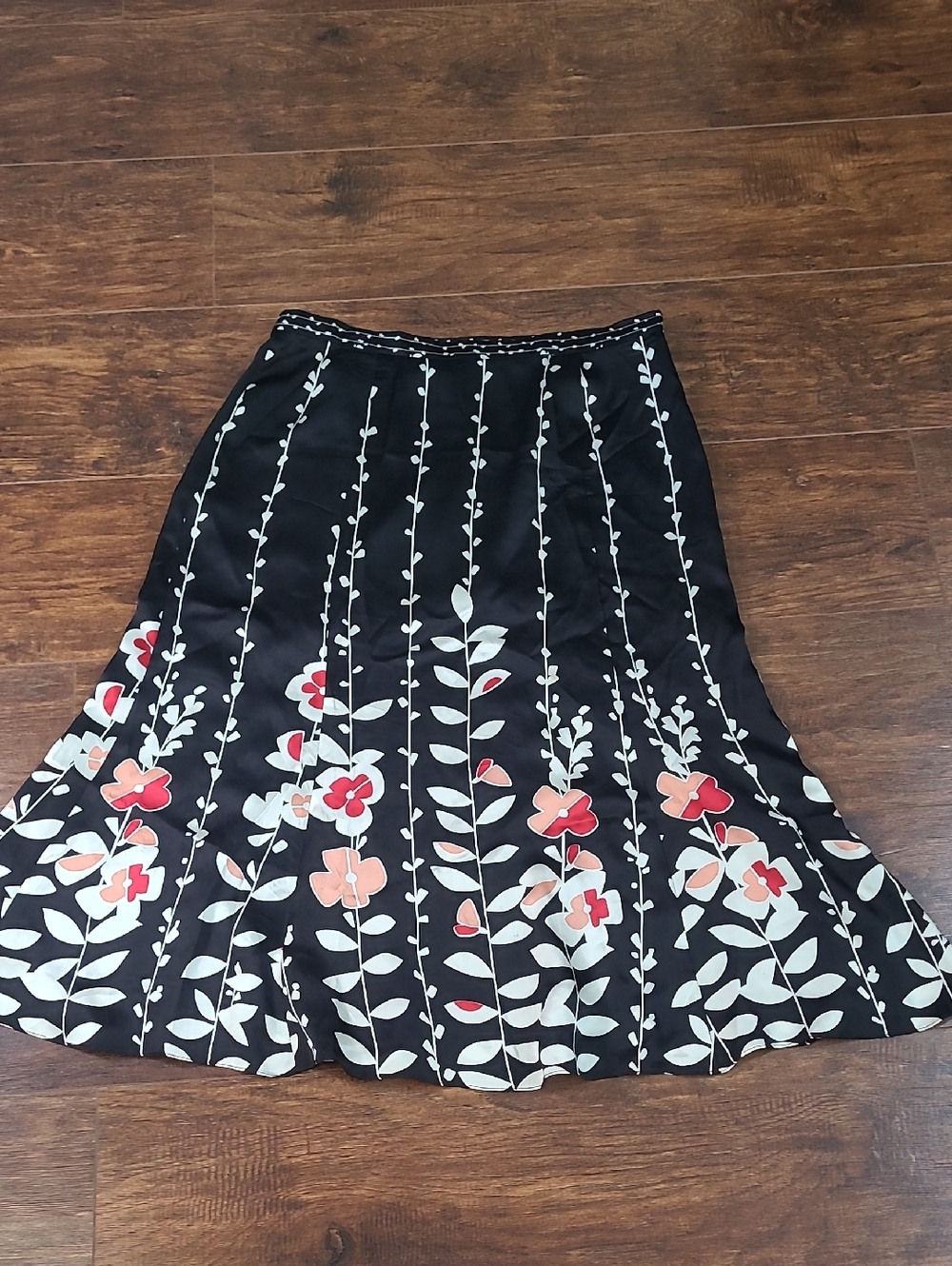 Talbots 100% Silk  Black A-Line Skirt with Cream and Coral Floral Print Size 10 - Picture 4 of 6